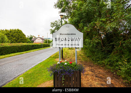 Village de Broadway Road sign Cotswolds Hereford et Worcester, Angleterre, Royaume-Uni, Europe Banque D'Images