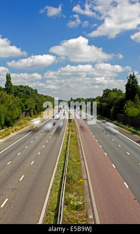 Vitesse d'Obturation Lente Photographie de l'autoroute M3 à Camberley Banque D'Images