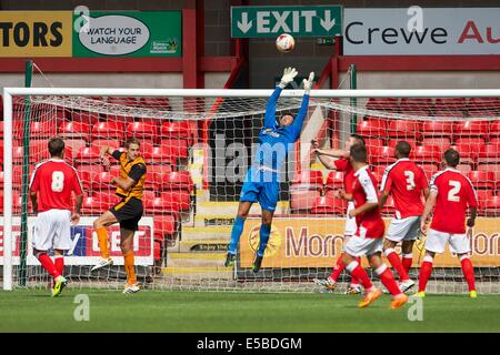 Crewe, Royaume-Uni. 26 juillet, 2014. Pré saison Friendly. Crewe Alexandra contre Wolverhampton Wanderers. Crewe Alexandra FC gardien Scott 12818 en action. © Plus Sport Action/Alamy Live News Banque D'Images