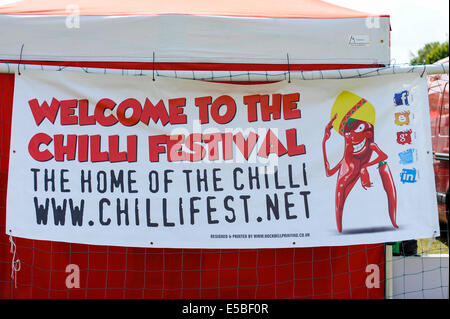 Bushey, Hertfordshire, Royaume-Uni, 27 juillet 2014 - La Fiesta 2014 Chili Hertfordshire Awesome a attiré les visiteurs épris de chili. Crédit : Stephen Chung/Alamy Live News Banque D'Images