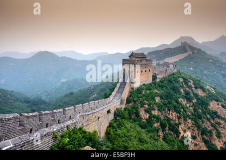 Grande Muraille de Chine. Les sections non réhabilitées à Jinshanling. Banque D'Images