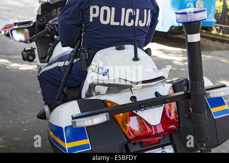 Policier croate sur une moto Banque D'Images