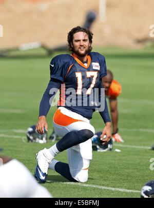 Englewood, Colorado, USA. 26 juillet, 2014. QB07 OSWELLER BROCK se réchauffe avant à l'exercices de Denver Broncos Camp d'entraînement à Dove Valley samedi matin. © Hector Acevedo/ZUMA/Alamy Fil Live News Banque D'Images