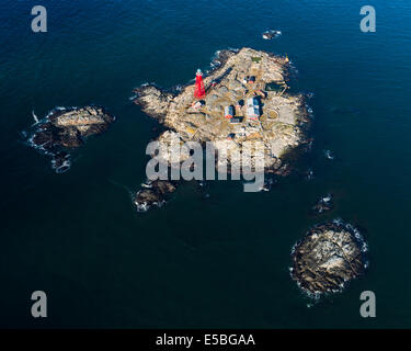 Vue aérienne de phare et chalet sur l'île de Pater Noster Banque D'Images