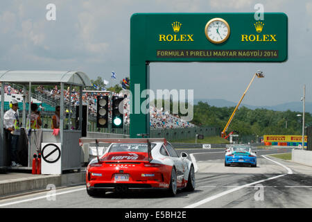 Magyorod, Hungaroring, Hongrie. 26 juillet, 2014. Porsche Mobil 1 Supercup série course sur circuit Hungaroring. Kuba Giermaziak 14 (POL) VERVA Lechner Racing Team Crédit : Piotr Zajac/Alamy Live News Banque D'Images