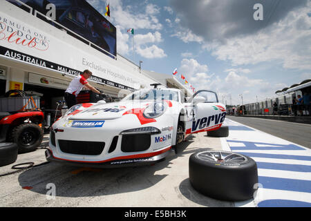 Magyorod, Hungaroring, Hongrie. 26 juillet, 2014. Porsche Mobil 1 Supercup série course sur circuit Hungaroring. Kuba Giermaziak (POL) VERVA Lechner Racing Team Crédit : Piotr Zajac/Alamy Live News Banque D'Images