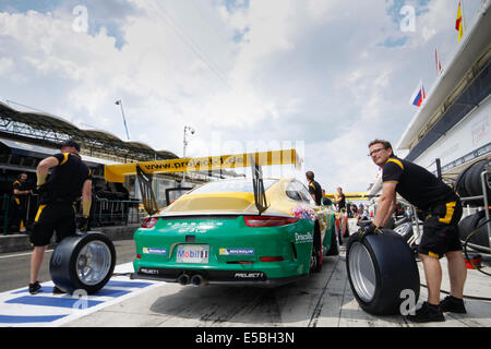 Magyorod, Hungaroring, Hongrie. 26 juillet, 2014. Porsche Mobil 1 Supercup série course sur circuit Hungaroring. Projet d'équipe 1 Crédit : Piotr Zajac/Alamy Live News Banque D'Images