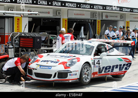 Magyorod, Hungaroring, Hongrie. 26 juillet, 2014. Porsche Mobil 1 Supercup série course sur circuit Hungaroring. Kuba Giermaziak (POL) VERVA Lechner Racing Team Crédit : Piotr Zajac/Alamy Live News Banque D'Images