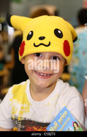 Londres, Royaume-Uni. 26 juillet 2014. Enfants portant un chapeau mignon au Japon Hyper 2014, la culture japonaise au salon d'Earl's Court de Londres Crédit : Paul Brown/Alamy Live News Banque D'Images