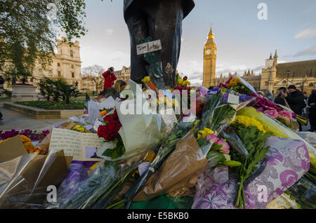 Vigil pour marquer le décès de Nelson Mandela à Trafalgar Square à Londres Banque D'Images