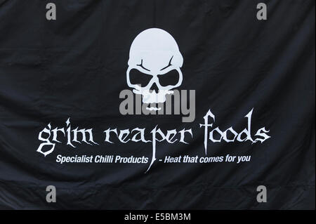 Bushey, Hertfordshire, Royaume-Uni, 27 juillet 2014 - La Fiesta 2014 Chili Hertfordshire Awesome a attiré les visiteurs épris de chili. Sur la photo : logo de Grim Reaper les aliments. Crédit : Stephen Chung/Alamy Live News Banque D'Images