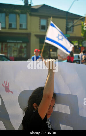 À London, en Ontario, plus de 150 personnes participent à un rassemblement en solidarité avec les Palestiniens à Gaza pendant l'offensive d'Israël contre Gaza Banque D'Images