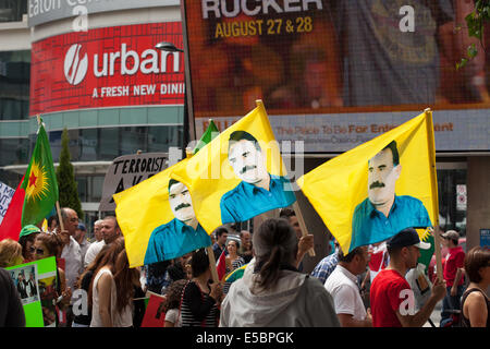 Toronto, Canada. 26 juillet, 2014. Les Canadiens pour protester contre les Kurdes en Turquie à l'ISIS et Yonge-Dundas Square , le 26 juillet 2014 à Toronto, Canada. Crédit : Igor kisselev/Alamy Live News Banque D'Images