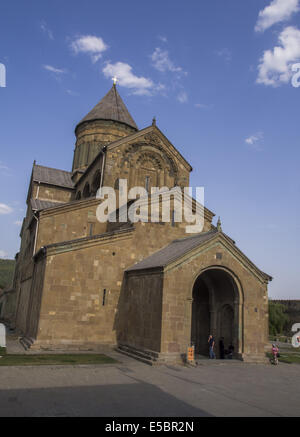 La cathédrale de Svetitskhoveli. 26 juillet, 2014. La cathédrale de Svetitskhoveli est une cathédrale orthodoxe située dans la ville historique de Mtskheta (Géorgie), 20 km (12 mi) au nord-ouest de la capitale du pays, Tbilissi. © Igor Golovniov/ZUMA/Alamy Fil Live News Banque D'Images