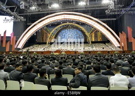 Les partisans de l'Iglesia Ni Cristo (Église du Christ) se préparer à la célébration du centenaire à l'intérieur de l'arène des Philippines. Iglesia ni Cristo (Church of Christ) est une dénomination chrétienne religion qui trouve son origine dans les Philippines en 1914 en vertu de l'fondateur Felix Manalo, qui est devenu le premier ministre exécutif. L'Iglesia ni Cristo proclame elle-même d'être la seule vraie église et prétend que c'est la restauration de l'église fondée par Jésus et que toutes les autres églises chrétiennes, y compris l'Église catholique romaine, sont des apostats. Credit : Mark R. Fredesjed Cristino/Pacific Press/Alamy Live N Banque D'Images