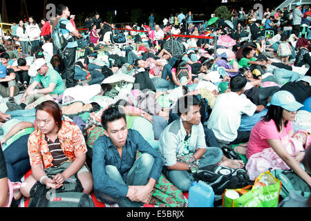 Des milliers de fidèles se rassemblent à l'extérieur de l'arène des Philippines en préparation de l'Iglesia Ni Cristo dans les célébrations du centenaire de la ville de Bulacan. Iglesia ni Cristo (Church of Christ) est une dénomination chrétienne religion qui trouve son origine dans les Philippines en 1914 en vertu de l'fondateur Felix Manalo, qui est devenu le premier ministre exécutif. L'Iglesia ni Cristo proclame elle-même d'être la seule vraie église et prétend que c'est la restauration de l'église fondée par Jésus et que toutes les autres églises chrétiennes, y compris l'Église catholique romaine, sont des apostats. (Photo par Mark R. Fredesjed Cristino/Pac. Banque D'Images