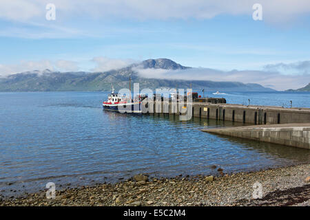 Inverie pier, Loch Nevis et Nord Morar au-delà Banque D'Images