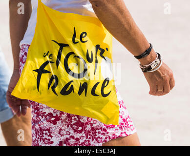 Paris, France. 27 juillet, 2014. Détail d'un gadget du Tour de France. Le dimanche 27 juillet 2014 les champs Elisées et Rue de Rivoli ont été fermées à la circulation en raison de l'arrivée du Tour de France. Partisans attendaient depuis tôt le matin pour avoir la meilleure place pour voir l'arrivée des athlètes. Les spectateurs ont connu, parfois quelques difficultés pour obtenir leur place parce que des barricades. Credit : Cecilia Colussi/Alamy Live News Banque D'Images