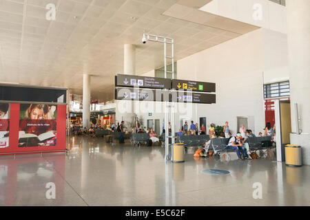 La salle d'embarquement à l'aéroport de Malaga Espagne Banque D'Images