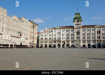 Piazza dell'Unita d'Italia et l'Hôtel de Ville Trieste Italie Banque D'Images