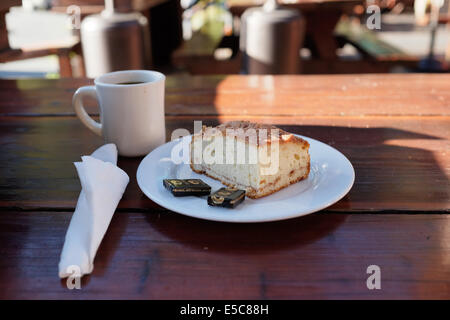 Café célèbre gâteau et café à Alice's Restaurant, repaire historique motocycliste en Californie de Woodside. Banque D'Images