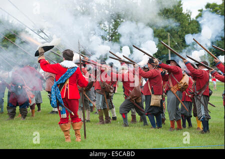 Marlborough, Royaume-Uni. 27 juillet 2014. La guerre civile anglaise Society adopter de nouveau la bataille de Marlborough sur la commune. Credit : Graham M. Lawrence/Alamy Live News. Banque D'Images