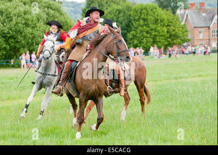 Marlborough, Royaume-Uni. 27 juillet 2014. La guerre civile anglaise Society adopter de nouveau la bataille de Marlborough sur la commune. Credit : Graham M. Lawrence/Alamy Live News. Banque D'Images