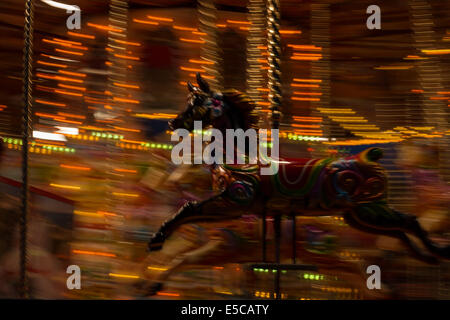 Motion Blur se concentrer sur carousel horse Banque D'Images