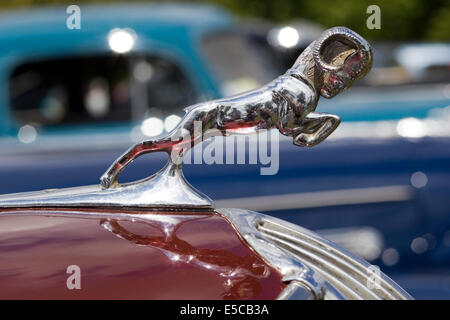 Ram argent Vintage Car Hood Ornament Banque D'Images