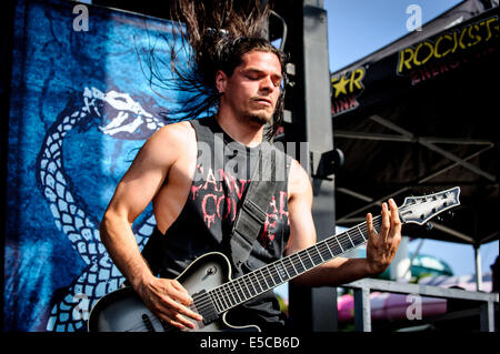 25 juillet 2014 - Toronto, Ontario, Canada - groupe de deathcore américain Suicide Silence fonctionne à l'Amphithéâtre Molson Canadian, à Toronto, dans le cadre de Rockstar energy Mayhem Festival. Membres du groupe : CHRIS GARZA, MARK HEYLMUN, ALEX LOPEZ, DAN KENNY, HERNAN HERMIDA (Image Crédit : © Igor Vidyashev/Zuma sur le fil) Banque D'Images