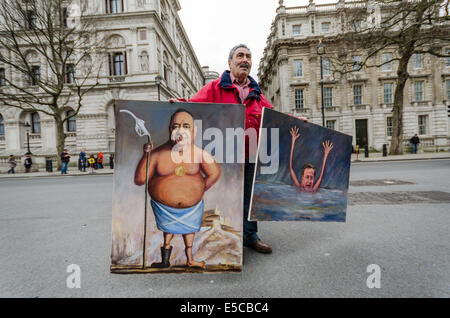 Artiste turc Kaya Mar présentation des œuvres à l'extérieur de Downing Street London Banque D'Images