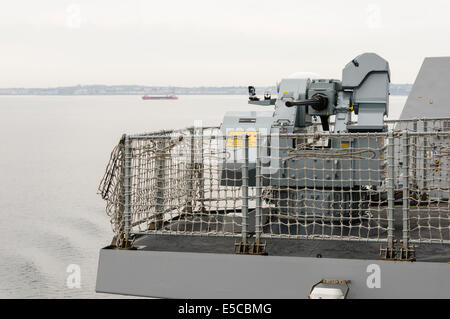 Belfast, Irlande du Nord. 26/07/2014 - L'un des deux canons Oerlikon de 30 mm montés sur Type 45 Destroyer, le HMS Duncan Crédit : Stephen Barnes/Alamy Live News Banque D'Images