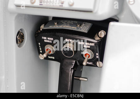 Belfast, Irlande du Nord. 26/07/2014 - Boutons de commande manuelle locale sur un canon de 30 mm Oerlikon équipé de type 45 destroyer HMS Duncan. Crédit : Stephen Barnes/Alamy Live News Banque D'Images