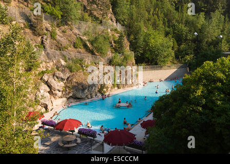 Elk203-2031 Le Canada, la Colombie-Britannique, le Parc National de Kootenay, Radium Hot Springs, piscine thermale Banque D'Images