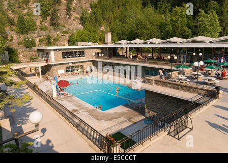 Elk203-2035 Le Canada, la Colombie-Britannique, le Parc National de Kootenay, Radium Hot Springs, piscine thermale Banque D'Images