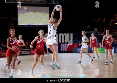 Glasgow, Ecosse, Royaume-Uni. 27 juillet 2014. Journée des Jeux du Commonwealth 4. Le netball - Angleterre v Afrique du Sud dans la ronde préliminaire de la concurrence. L'Angleterre a gagné de 41 à 35. Credit : Neville Styles/Alamy Live News Banque D'Images