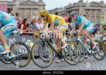 Paris, France. 27 juillet, 2014. Evry à Champs Elysées, Paris, France. Stade 21 et dernière étape du Tour de France cycling championships. Vincenzo Nibali Credit : Action Plus Sport Images/Alamy Live News Banque D'Images