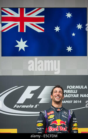 Simontornya, Hongrie. 27 juillet, 2014. Red Bull pilote de Formule 1 Sebastian Vettel de l'Australie réagit au cours de la cérémonie de la F1 Grand Prix de Hongrie à Simontornya, Hongrie, le 27 juillet 2014. Daniel Ricciardo a remporté le Grand Prix de Hongrie en 1 heure 53 minutes et 5,058 secondes. Cette victoire marque Ricciardo's deuxième victoire de la saison, après le Grand Prix du Canada en juin. Credit : Jure Makovec/Xinhua/Alamy Live News Banque D'Images