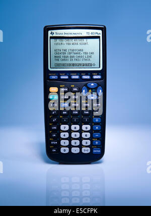 Détail Vue de face d'un Texas Instruments TI-83 Plus Calculatrice graphique. Banque D'Images