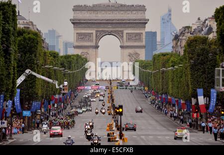 Paris, France. 27 juillet, 2014. Au cours de la concurrence Racers 137,5 km dernière étape de la Tournée 2014 de France à Paris, France, le 27 juillet 2014. Crédit : Chen Xiaowei/Xinhua/Alamy Live News Banque D'Images