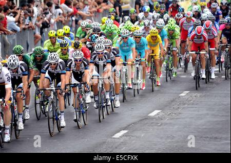 Paris, France. 27 juillet, 2014. Au cours de la concurrence Racers 137,5 km dernière étape de la Tournée 2014 de France à Paris, France, le 27 juillet 2014. Crédit : Chen Xiaowei/Xinhua/Alamy Live News Banque D'Images