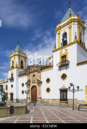 Église sur la place Plaza del Socorro, Ronda, province de Malaga, Andalousie, Espagne Banque D'Images