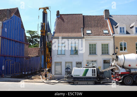 Faire les bases d'une nouvelle maison dans la vieille ville de Bruges, Belgique Banque D'Images