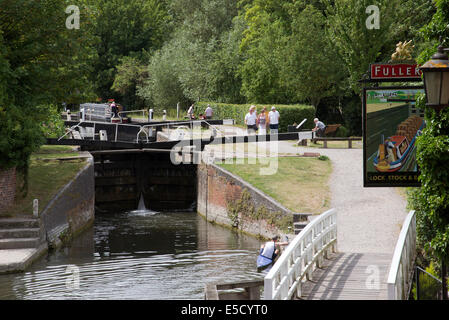 Newbury serrure sur le Kennet & Avon Canal Newbury Berkshire UK Banque D'Images