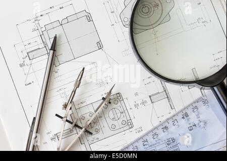 Outils de dessin de la technologue en milieu de travail Banque D'Images