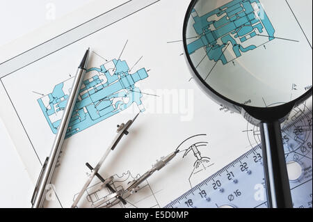 Outils de dessin de la technologue en milieu de travail Banque D'Images