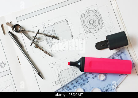 Outils de dessin de la technologue en milieu de travail Banque D'Images