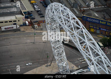 Une vue aérienne à bas sur le célèbre stade de football de Wembley Arch, London, UK Banque D'Images