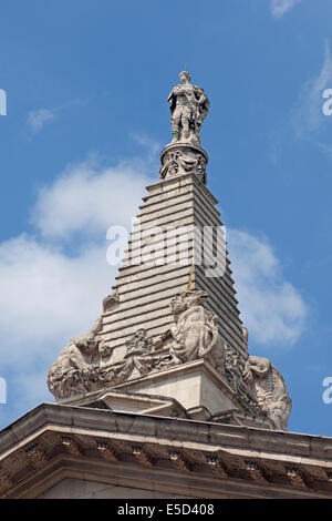 Bloomsbury, London Le clocher de St George's, Bloomsbury, surmonté d'une statue de George 1 Banque D'Images