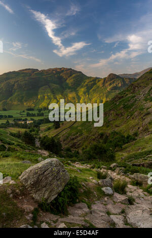 Tôt le matin dans la The Langdales à à partir du chemin jusqu'à Pavey Ark dans la vallée Banque D'Images